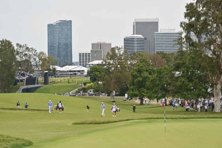 US Open: Records tumble and hole-in-ones fall as Fowler and Schauffele lead breathless first round