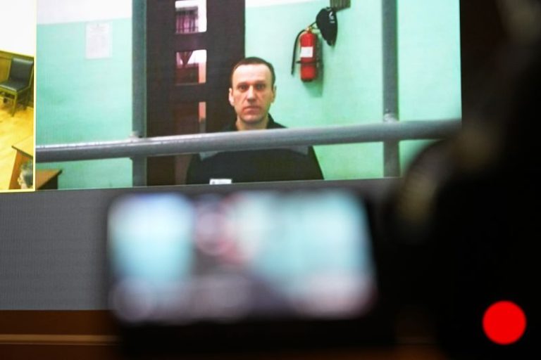 Court dismisses Navalny’s appeal against lack of access to writing materials in prison
