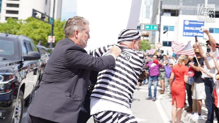 Protester in prison costume detained after rushing Trump’s motorcade outside Miami courthouse
