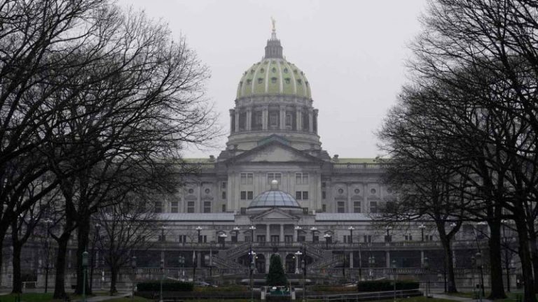 $15 minimum wage narrowly passes Pennsylvania House