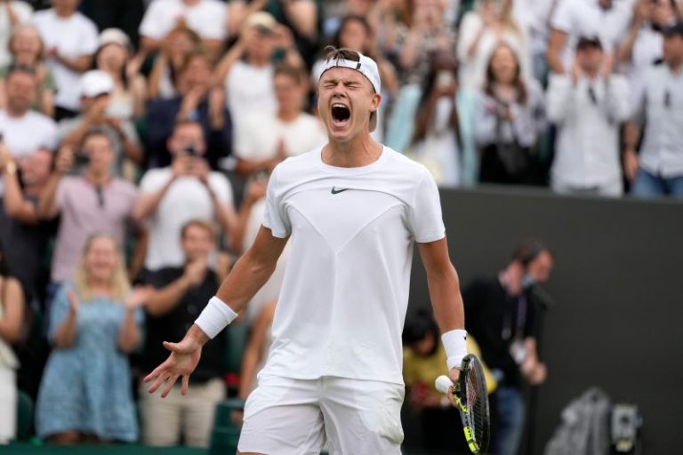 Underarm serve backfires as Spain’s Alejandro Davidovich Fokina loses thrilling five-set match to Holger Rune