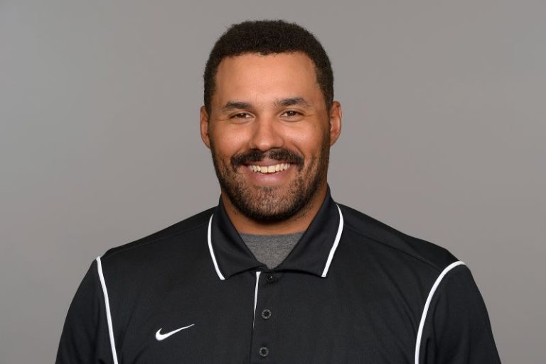 Kevin Maxen becomes first male coach in a US men’s professional sports league to publicly come out as gay