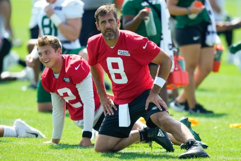 Aaron Rodgers takes pay cut in reworked deal with New York Jets, per report