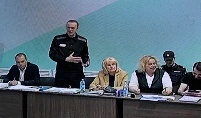 Kremlin critic Alexey Navalny given more jail time on extremism charges