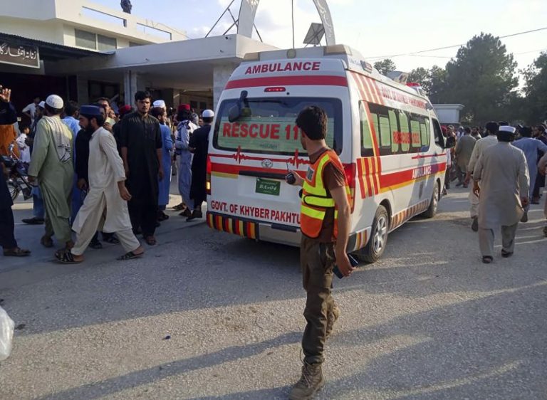 Pakistani militants attack convoy of Chinese engineers