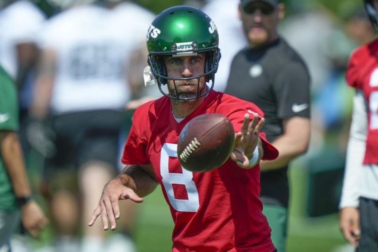 ‘Enjoy the little things’: Aaron Rodgers imparts wisdom during New York Jets training camp