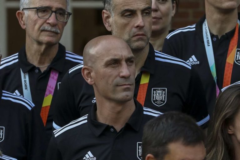 President of Spanish government’s sports council says it will take action against Luis Rubiales if RFEF doesn’t