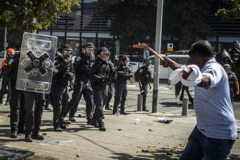 More than 100 injured in violent disturbances in Tel Aviv involving Eritrean nationals