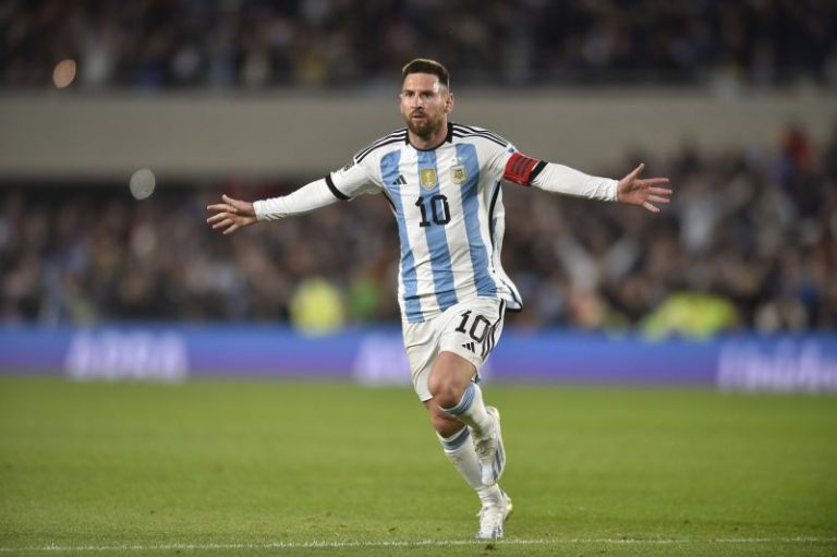 Lionel Messi free kick leads Argentina to victory over Ecuador in opening World Cup qualifier