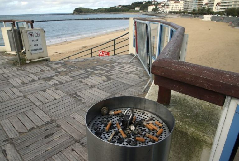 France to ban smoking on beaches and public parks