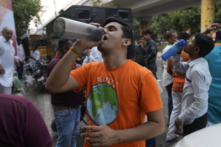 India’s scorching heat and lack of water leave Delhi’s poor to suffer worst of climate crisis